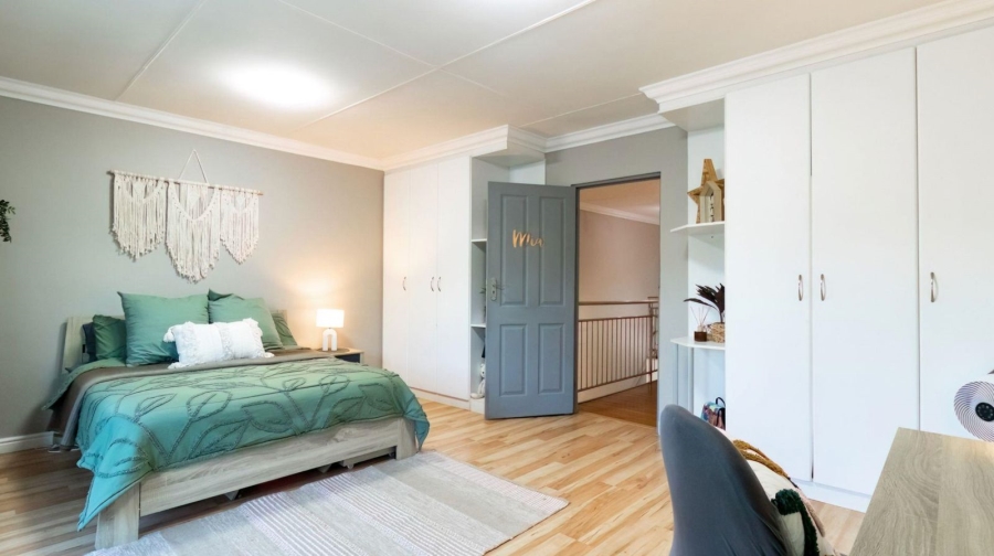 5 Bedroom Property for Sale in Bergsig Western Cape